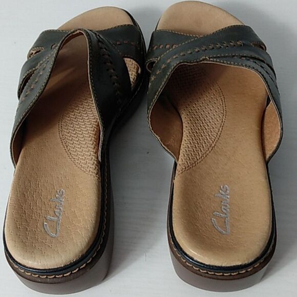 Clarks slides olive‎ green leather upper w/Brown soles - Picture 6 of 11